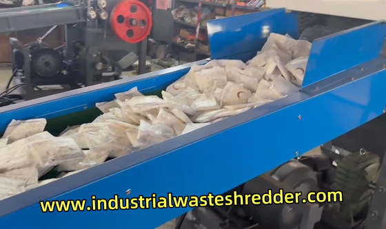 결함 있는 기저귀 처분 Shredder 효율적인 회전 블레이드 절단기와 함께 위생 냅킨 분쇄